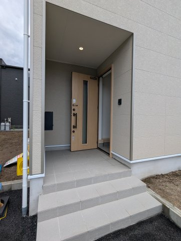 笠間市旭町　第９の玄関|しっくで落ち着いた雰囲気の玄関です。玄関は住まいの（顔）です～♪新しい生活を新しい家で♪