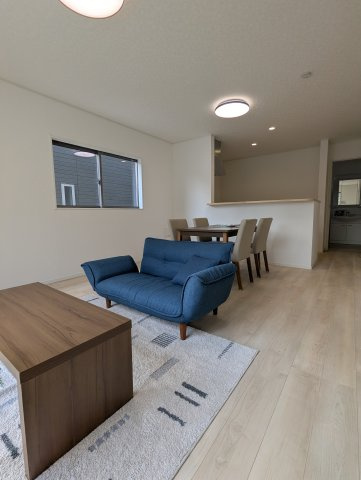 笠間市旭町　第９の居間・リビング|広々とした開放的なリビングです♪こちらで家族団らん時間をお楽しみください（同施工物件）