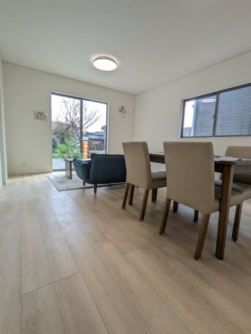 笠間市旭町　第９の居間・リビング|一日の長い時間を過ごすリビング♪自然と家族が集まれる空間！家族団らんの時間を優しく見守るリビング～（同施工物件）