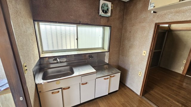 富士見町3丁目中古戸建のキッチン|コンパクトなキッチンで掃除もラクラク