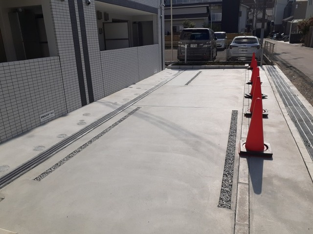 サニーレジデンス茨木の駐車場