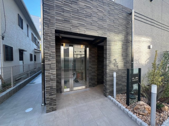 サニーレジデンス茨木のエントランス