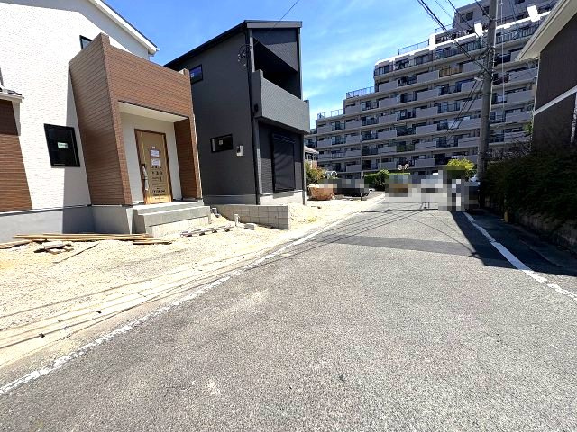【その他】 | 春日市須玖南5丁目2期　1号棟（全2棟）【仲介手数料無料・0円】 | 現地写真。前面道路です。