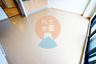 【その他】 | ハイツ飯泉B棟 | お手入れが楽ちんなフローリングです　※参考写真です