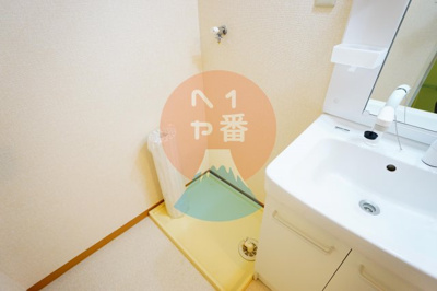 【洗面所】 | ハイツ飯泉B棟 | うれしい室内洗濯機置き場です　※参考写真です