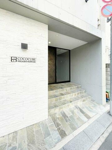 ＣＯＣＯＣＵＢＥ東日暮里のエントランス
