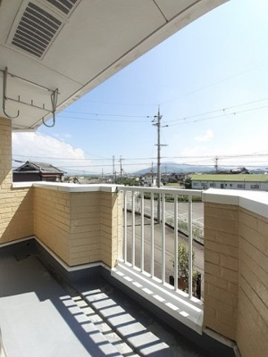 【バルコニー】 | レジデンス・丸栖Ⅰ | バルコニーからの眺めを楽しみながら食事をしませんか
