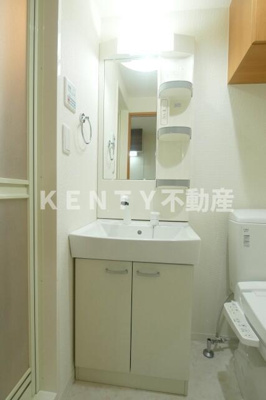 【洗面所】 | プレシャスガーデン鵜の木 | 忙しい朝には欠かせない洗面所です