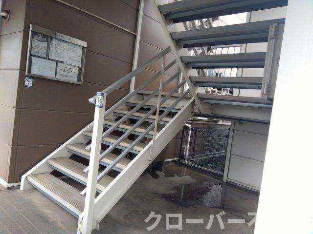 レオパレスシャルム瀬戸のエントランス