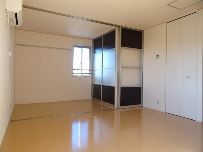 オーヴェル末広の洋室|きれいな洋室です
