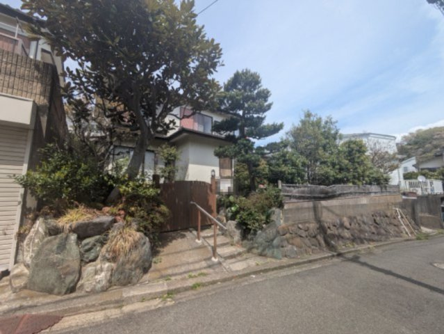 南道路　閑静な住宅街　建築条件なし