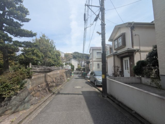 南道路　閑静な住宅街　建築条件なしの周辺|住宅街