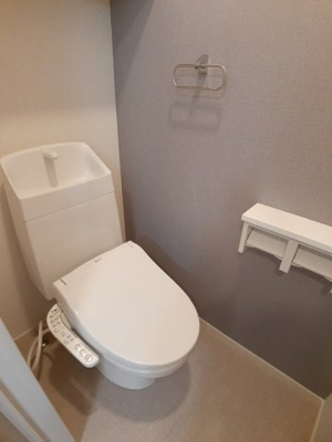 【トイレ】 | ラ・メゾン・エクランⅡ | 落ち着いた色調のトイレです
