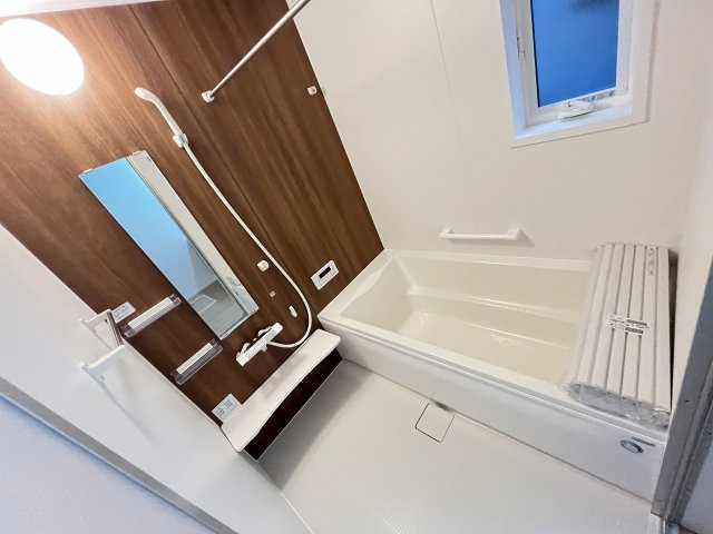 【内装】 | 春日市第3下白水南5丁目　2号地（全2棟）【仲介手数料無料・0円】 | 施工例。浴室です。施工例は完成時と異なる場合があります。