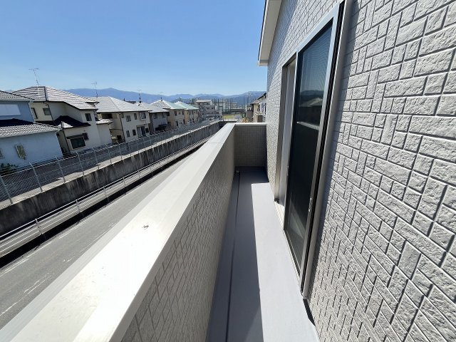 【バルコニー】 | 春日市第3下白水南5丁目　2号地（全2棟）【仲介手数料無料・0円】 | 施工例。施工例は完成時と異なる場合があります。