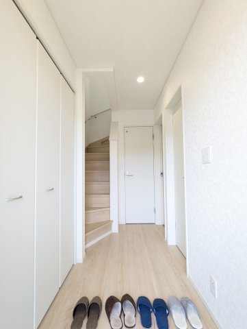 東海村村松　第４の玄関|白を基調とした明るく清潔感のある玄関です
