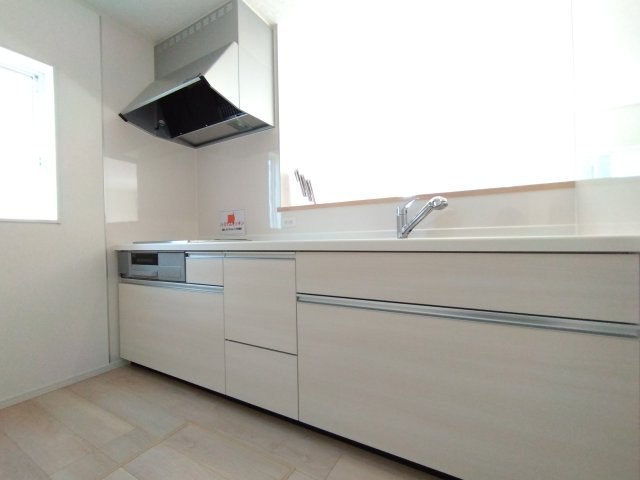 東海村村松　第４のキッチン|キッチンです。お洒落なカウンターキッチン♪カウンター越しからリビングが見渡せるので、お子様の様子を見守りながらお料理が作れる嬉しいカウンターキッチン♪（同施工物件）