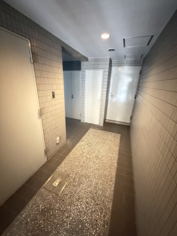 ますやビルのロビー