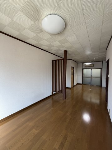 行幸町３丁目戸建住宅の居間・リビング