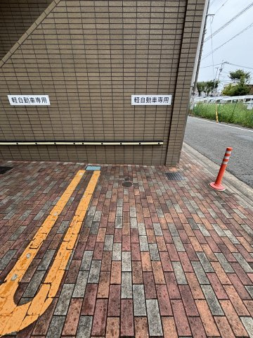 リジェール箱崎の駐車場