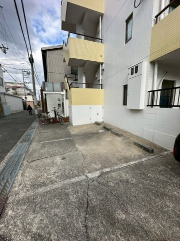 リッジヴィラ魚崎の駐車場