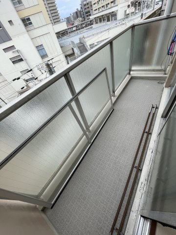 豊縁兵庫ビルのバルコニー