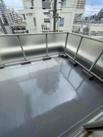 豊縁兵庫ビルのバルコニー