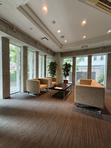 グランルージュ谷町六丁目のロビー