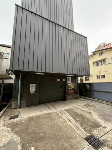 グランルージュ谷町六丁目の駐車場