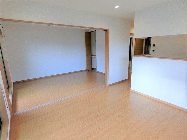 ラ・ルーチェの居間・リビング|※同建物別部屋のイメージ写真です。