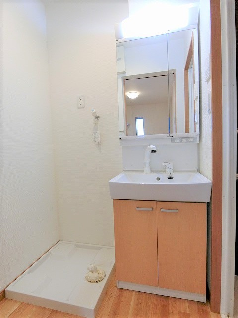 ラ・ルーチェの独立洗面台|※同建物別部屋のイメージ写真です。