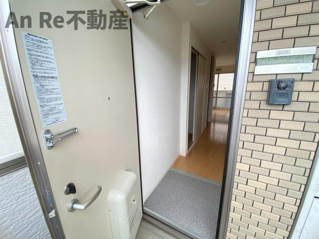 川口市桜町６丁目のアパートの玄関