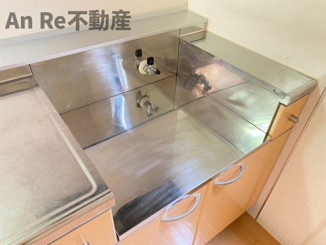 川口市桜町６丁目のアパートのキッチン