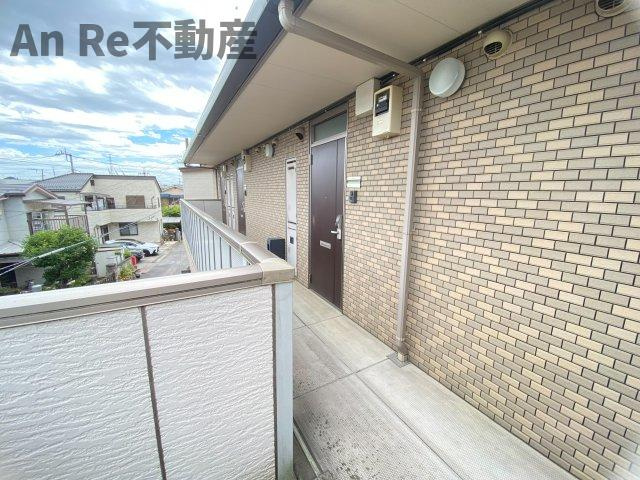 川口市桜町６丁目のアパートのロビー