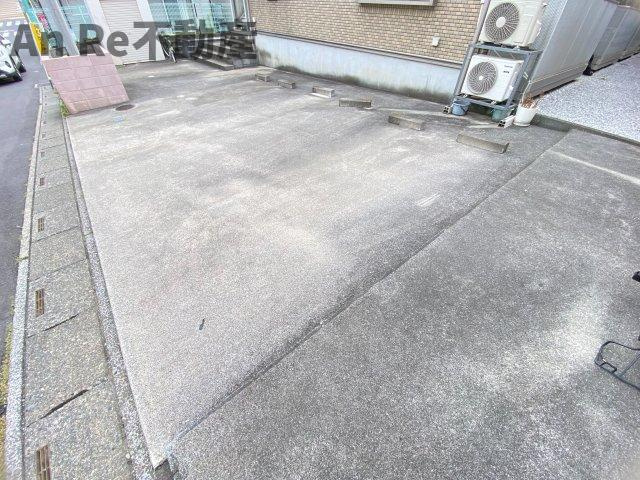 川口市桜町６丁目のアパートの駐車場