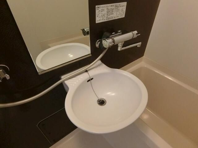 アルファ西日暮里の洗面所