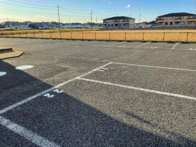 レオパレスGOLD LEO Ⅰの駐車場