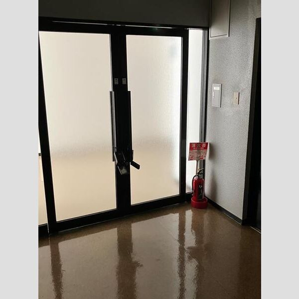大阪市北区大淀南１丁目の事務所のエントランス