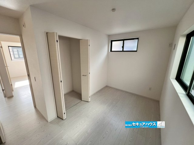 【同施工物件ご案内可♪】　名古屋市南区鳥栖町　全2棟の洋室|【洋室イメージ】
◆家族一人ひとりの大切なプライベート空間。趣味に合わせて使って頂けるようシンプルに仕上げてあります。暮らし心地を大きく左右する収納を、適材適所に配置し使い勝手を考慮しました。　