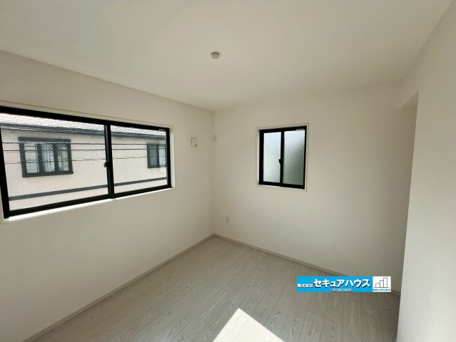 【同施工物件ご案内可♪】　名古屋市南区鳥栖町　全2棟の洋室|【洋室イメージ】
◆広々とした居住空間は日々の暮らしを彩り、心のやすらぎと満足感を与えてくれます。通風と採光を考慮した設計は子供たちはのびのび育ち、家族でくつろぎと団らんを生み出します。