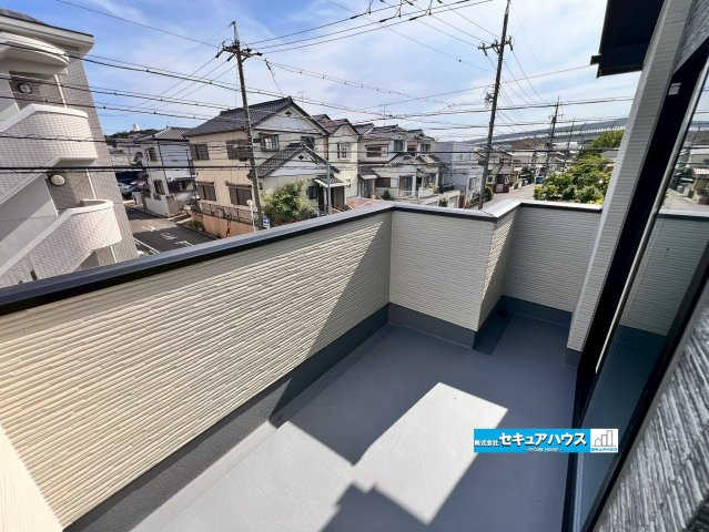 【同施工物件ご案内可♪】　名古屋市南区鳥栖町　全2棟のバルコニー|【バルコニーイメージ】
◆見晴らしもよく、太陽の温かな温もりをめいっぱい受け止めてくれます。
太陽の光と爽やかな風を受けたお洗濯物はあっという間に乾き、取りこむ時には太陽の匂いを感じられそうですね。　
