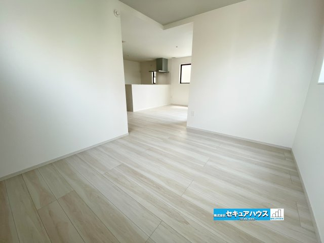 【今からご案内可能】　名古屋市南区鳥栖町　全2棟の洋室|【LDK】
◆日当たりが良く温かい広々リビングは家族の団らんスペースになります。