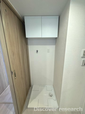 フェアヒルズ南大沢シエルコートのランドリースペース|ランドリースペース
上部に吊戸棚があり洗剤などを綺麗に収納しておくことができます。