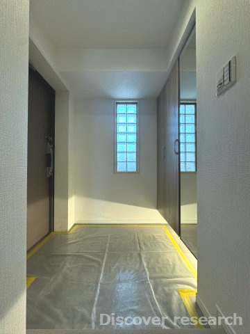 フェアヒルズ南大沢シエルコートの玄関|ゆとりのある玄関でどこか高級感がありますね。