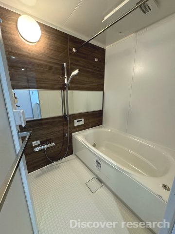 フェアヒルズ南大沢シエルコートの浴室|浴室（追焚・換気乾燥機付き）
ワイドミラーとスライド式シャワーが設けられており、お子様でも使いやすい浴室です。