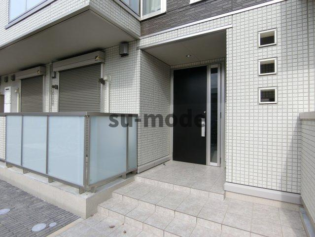 モナルダ東宮のエントランス