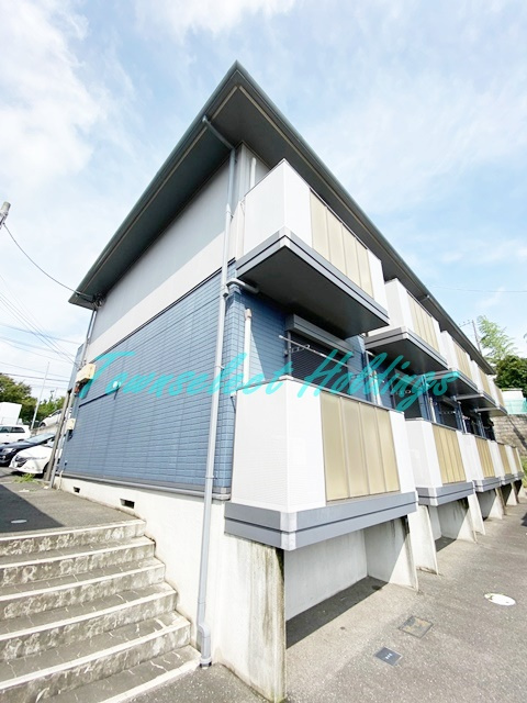 横浜市戸塚区上倉田町のアパートのエントランス