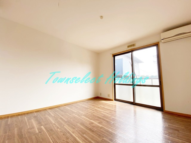 横浜市戸塚区上倉田町のアパートの居間・リビング|使いやすいリビングになります♪