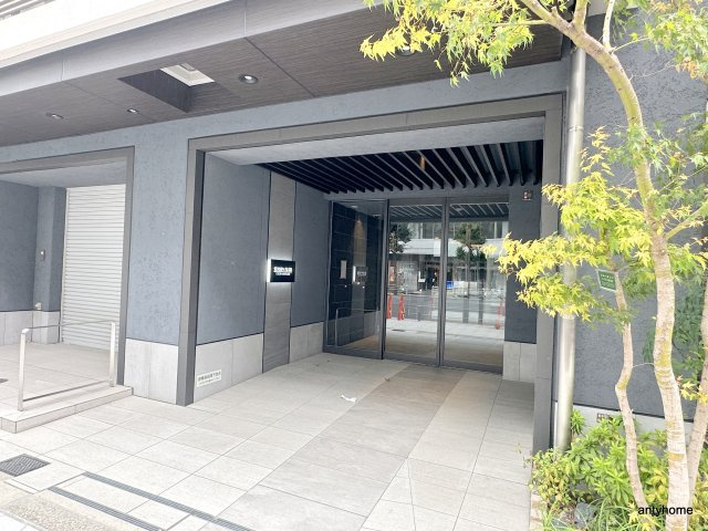 シーズンフラッツ靭本町　仲介手数料無料のエントランス