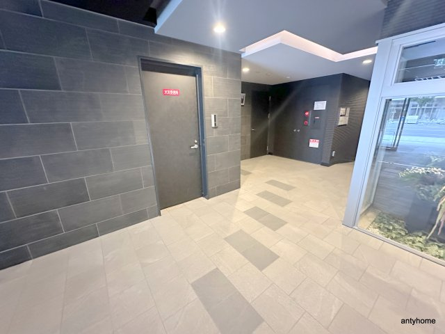 シーズンフラッツ靭本町　仲介手数料無料のロビー